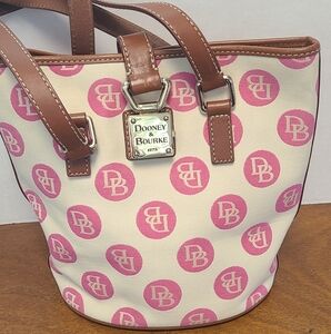 EUC Dooney & Bourke Pink and white shoulder bag